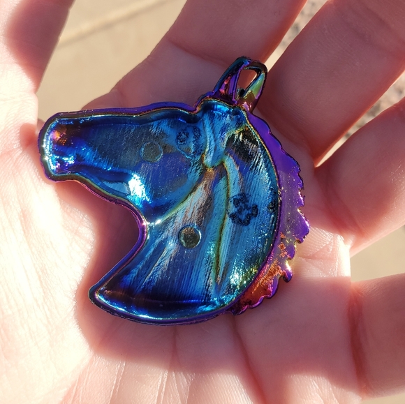 New Carved Multicolor Silver Horse's Head Pendant. - Picture 5 of 12
